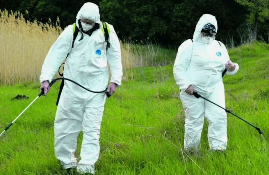 ФОТО Обработка от клещей в районе станции метро Коммунарка